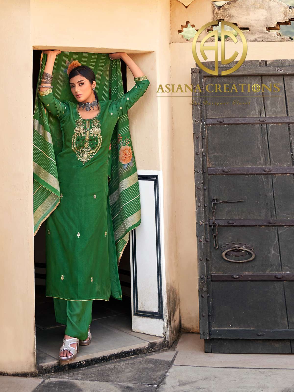 Silk Jacquard Woven Green Casual Wear Straight Suit-2944